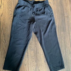 Women Lululemon tapered leg mid rise  sz 8